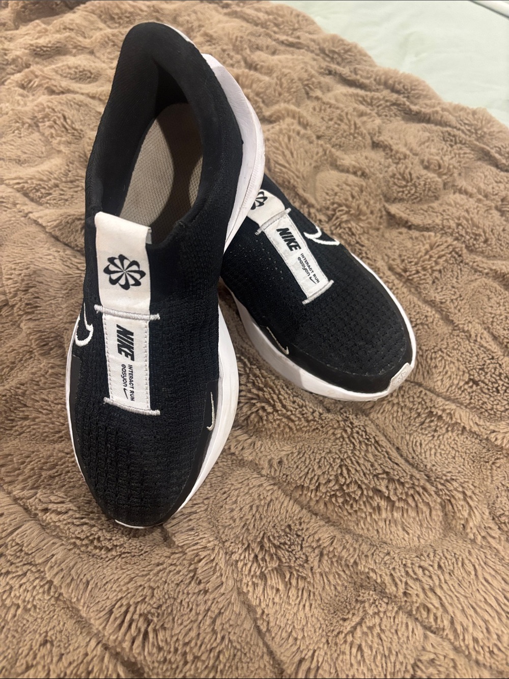 Nike women’s Slip-On Sneakers - Black/White